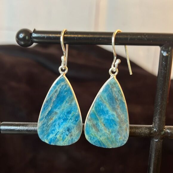 Tear drop Artisan Apatite Drop Earrings set in 925 Sterling Silver - Picture 4 of 8